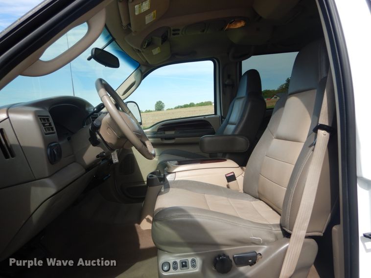 image for item IT9083 2003 Ford Excursion  SUV