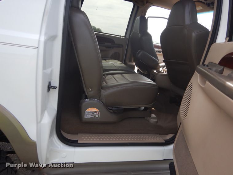 image for item IT9083 2003 Ford Excursion  SUV