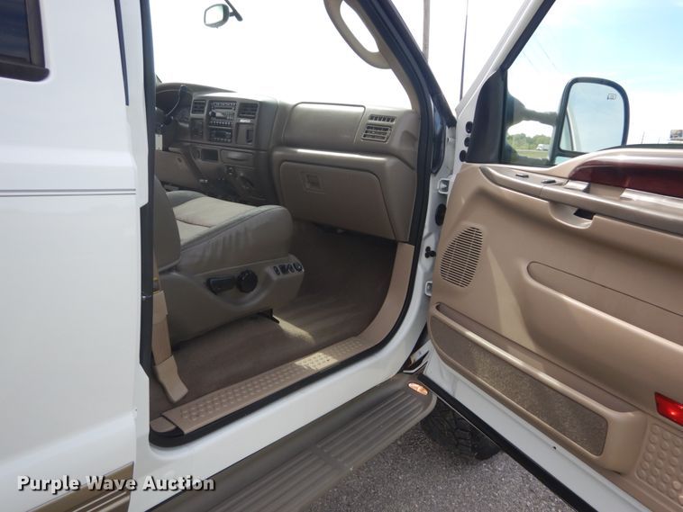 image for item IT9083 2003 Ford Excursion  SUV