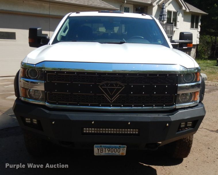 image for item IT9411 2016 Chevrolet Silverado 3500HD  Crew Cab tow truck