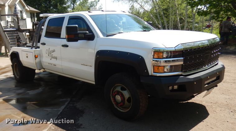 image for item IT9411 2016 Chevrolet Silverado 3500HD  Crew Cab tow truck