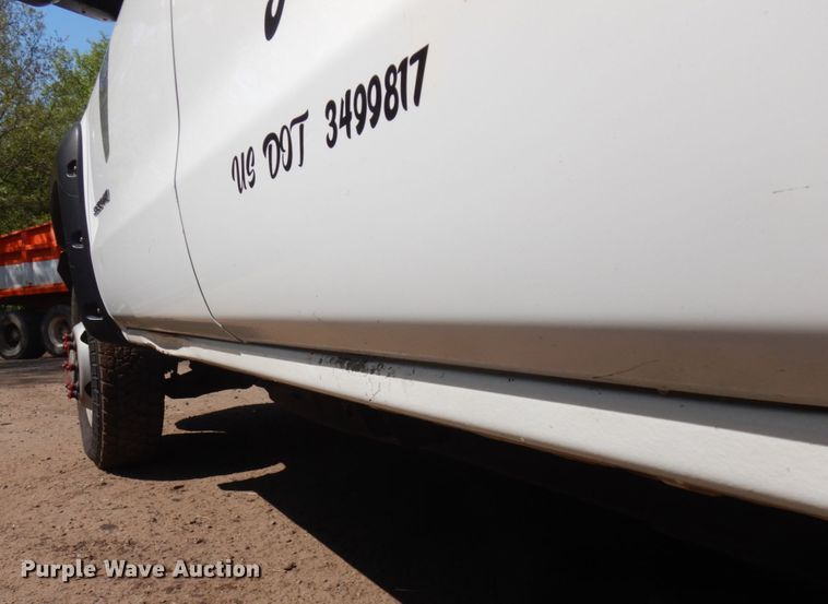 image for item IT9411 2016 Chevrolet Silverado 3500HD  Crew Cab tow truck