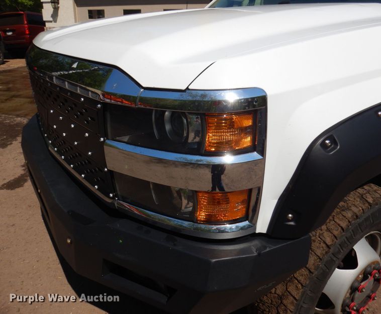 image for item IT9411 2016 Chevrolet Silverado 3500HD  Crew Cab tow truck