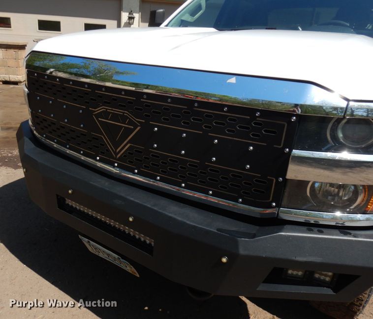 image for item IT9411 2016 Chevrolet Silverado 3500HD  Crew Cab tow truck