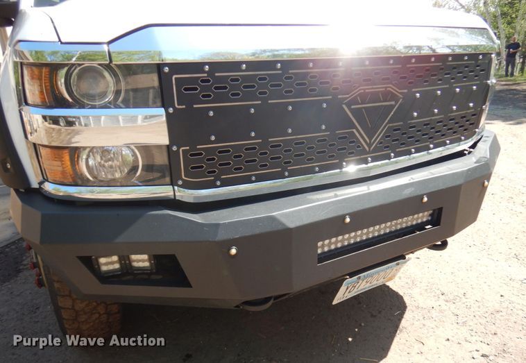 image for item IT9411 2016 Chevrolet Silverado 3500HD  Crew Cab tow truck