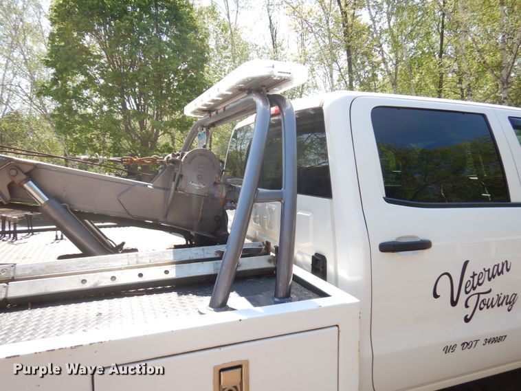 image for item IT9411 2016 Chevrolet Silverado 3500HD  Crew Cab tow truck