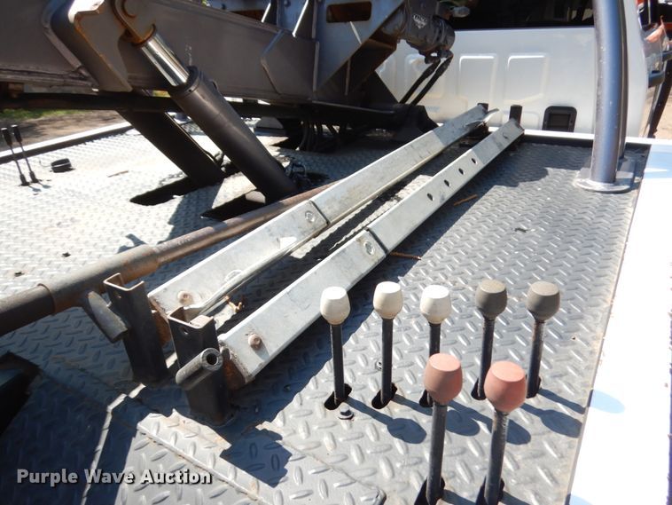 image for item IT9411 2016 Chevrolet Silverado 3500HD  Crew Cab tow truck