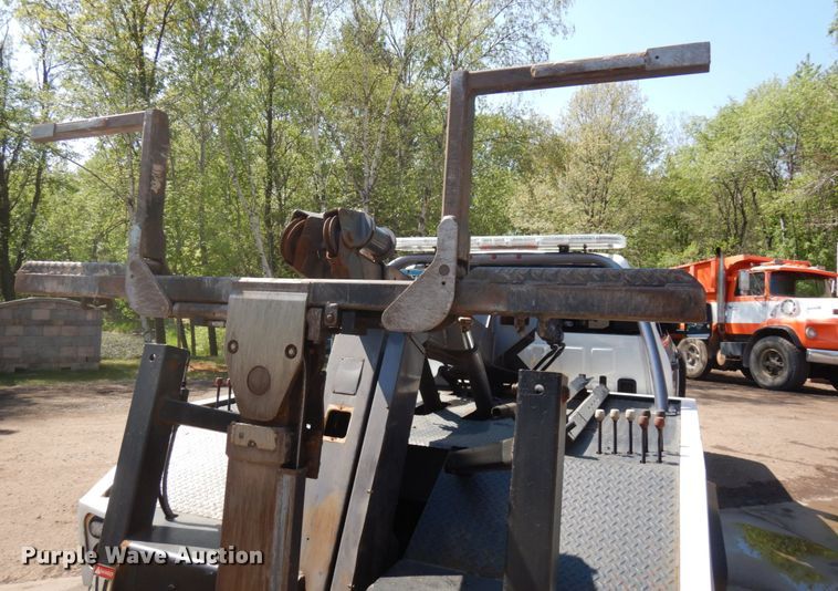 image for item IT9411 2016 Chevrolet Silverado 3500HD  Crew Cab tow truck