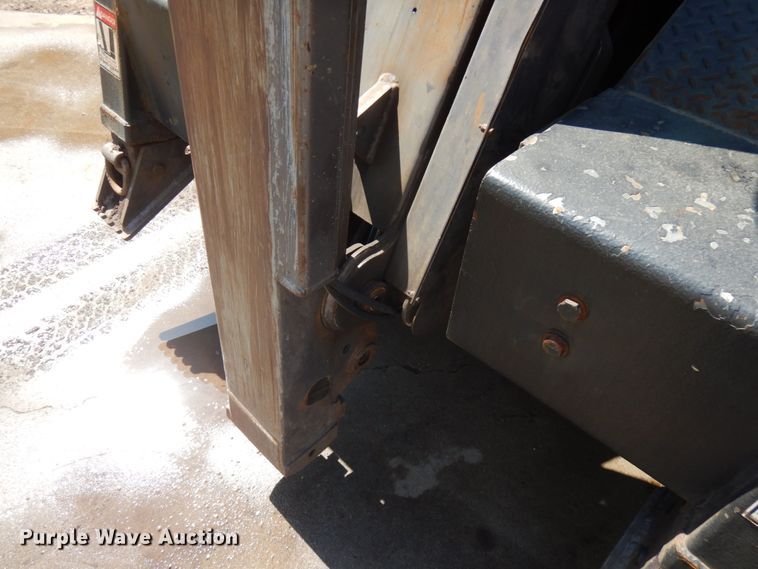 image for item IT9411 2016 Chevrolet Silverado 3500HD  Crew Cab tow truck