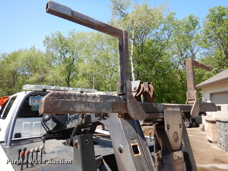 image for item IT9411 2016 Chevrolet Silverado 3500HD  Crew Cab tow truck