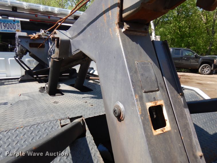 image for item IT9411 2016 Chevrolet Silverado 3500HD  Crew Cab tow truck