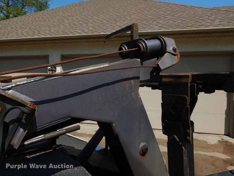 image for item IT9411 2016 Chevrolet Silverado 3500HD  Crew Cab tow truck