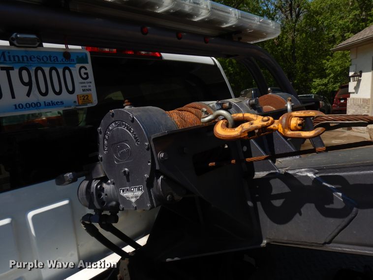 image for item IT9411 2016 Chevrolet Silverado 3500HD  Crew Cab tow truck