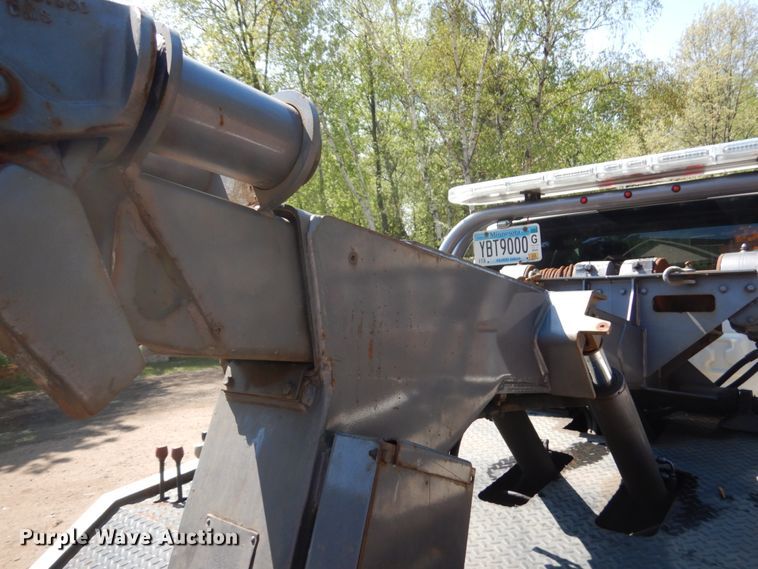 image for item IT9411 2016 Chevrolet Silverado 3500HD  Crew Cab tow truck