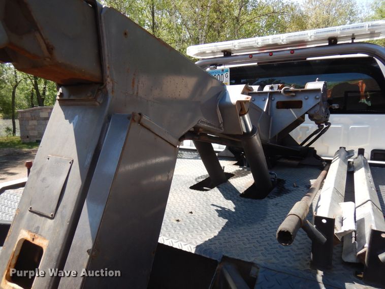 image for item IT9411 2016 Chevrolet Silverado 3500HD  Crew Cab tow truck