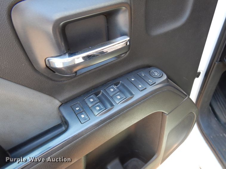 image for item IT9411 2016 Chevrolet Silverado 3500HD  Crew Cab tow truck