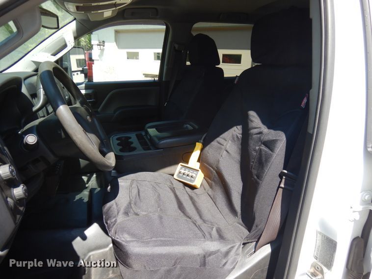 image for item IT9411 2016 Chevrolet Silverado 3500HD  Crew Cab tow truck