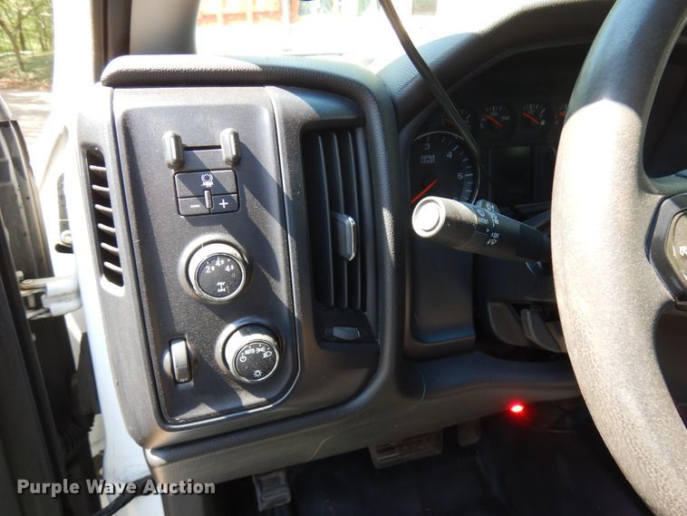 image for item IT9411 2016 Chevrolet Silverado 3500HD  Crew Cab tow truck