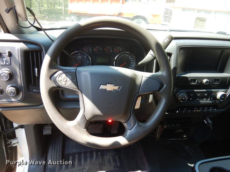 image for item IT9411 2016 Chevrolet Silverado 3500HD  Crew Cab tow truck