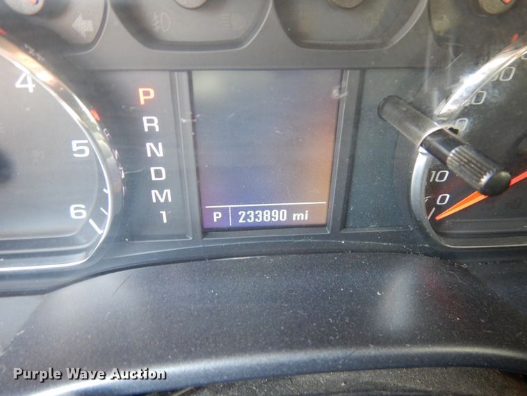 image for item IT9411 2016 Chevrolet Silverado 3500HD  Crew Cab tow truck