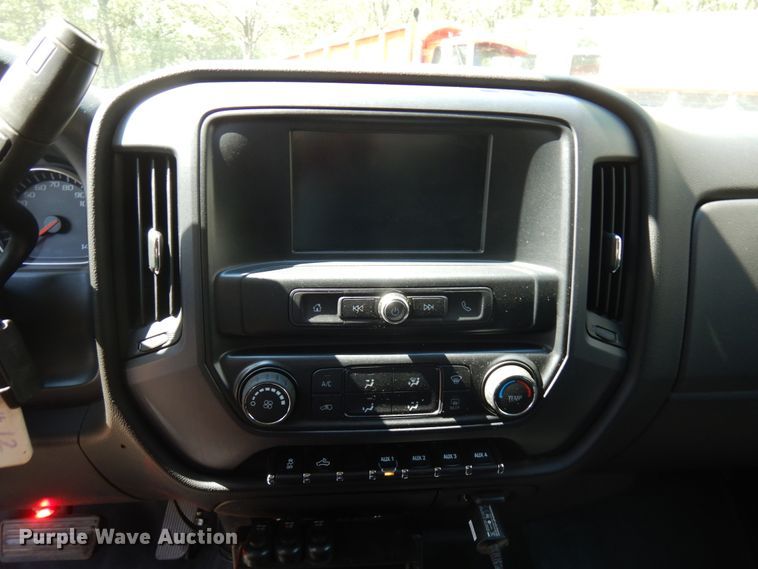 image for item IT9411 2016 Chevrolet Silverado 3500HD  Crew Cab tow truck