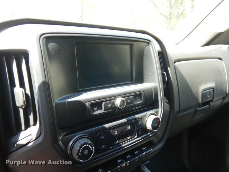 image for item IT9411 2016 Chevrolet Silverado 3500HD  Crew Cab tow truck