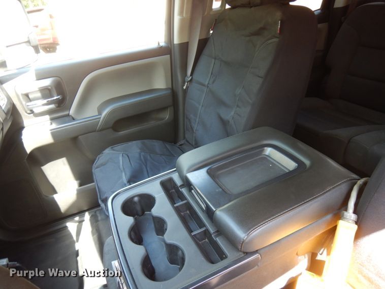 image for item IT9411 2016 Chevrolet Silverado 3500HD  Crew Cab tow truck