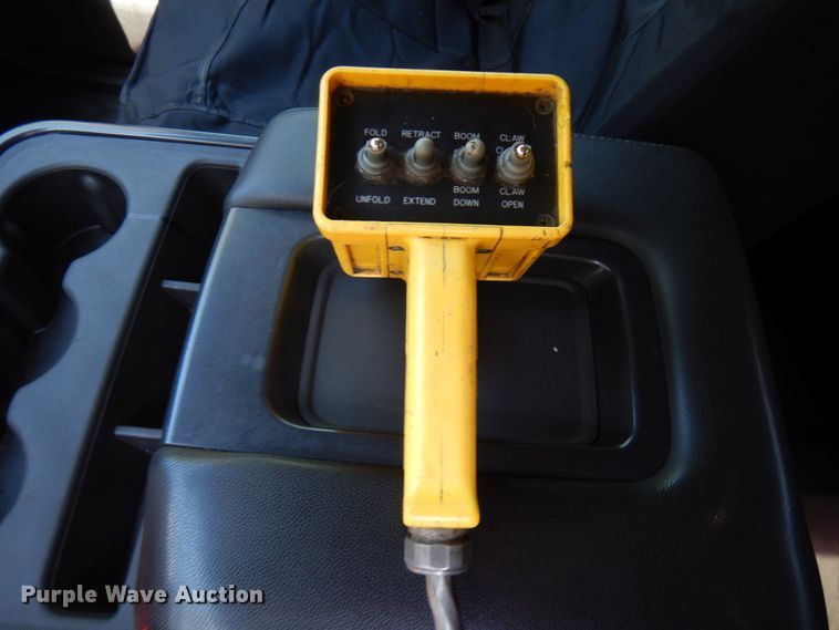 image for item IT9411 2016 Chevrolet Silverado 3500HD  Crew Cab tow truck