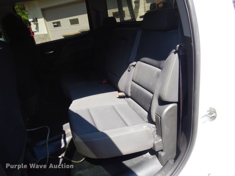 image for item IT9411 2016 Chevrolet Silverado 3500HD  Crew Cab tow truck