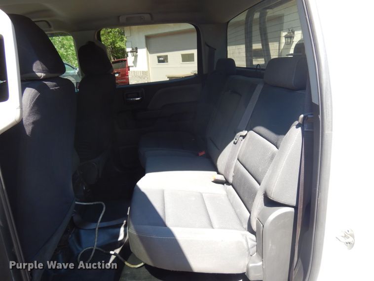 image for item IT9411 2016 Chevrolet Silverado 3500HD  Crew Cab tow truck