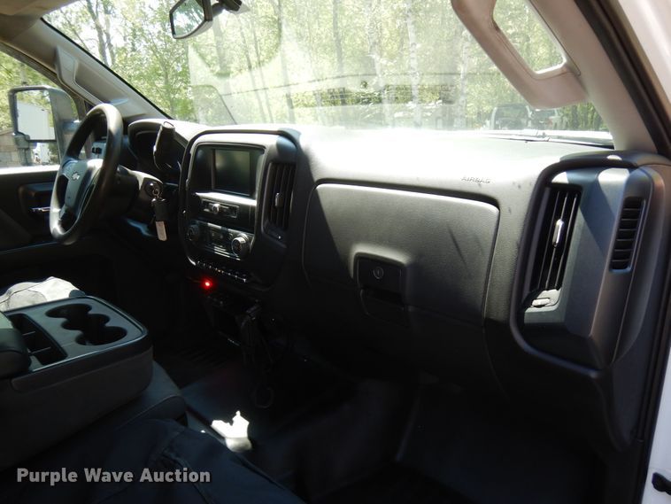 image for item IT9411 2016 Chevrolet Silverado 3500HD  Crew Cab tow truck