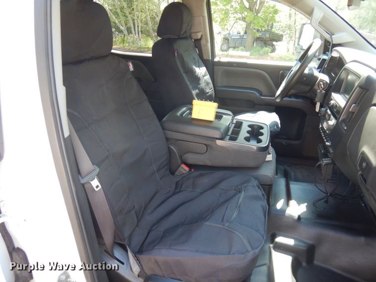 image for item IT9411 2016 Chevrolet Silverado 3500HD  Crew Cab tow truck