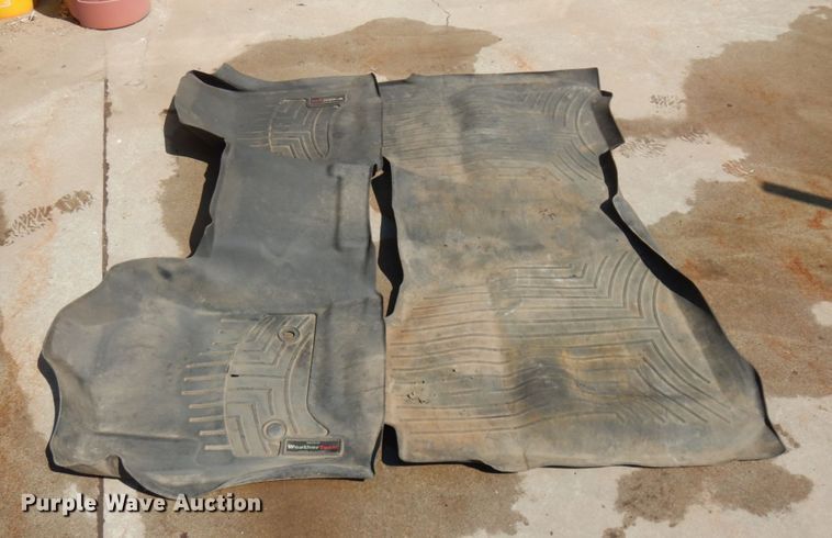 image for item IT9411 2016 Chevrolet Silverado 3500HD  Crew Cab tow truck