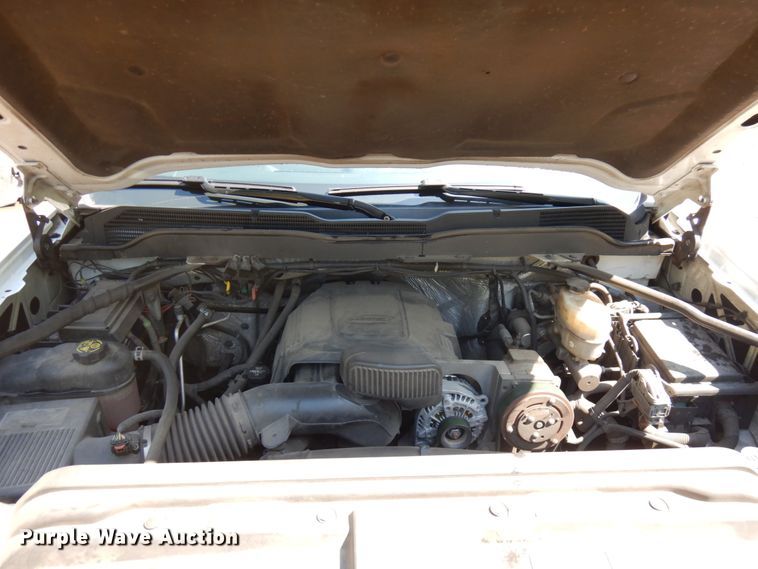 image for item IT9411 2016 Chevrolet Silverado 3500HD  Crew Cab tow truck