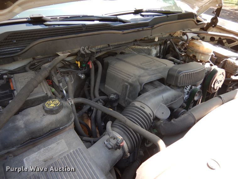 image for item IT9411 2016 Chevrolet Silverado 3500HD  Crew Cab tow truck