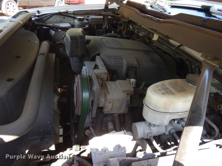 image for item IT9411 2016 Chevrolet Silverado 3500HD  Crew Cab tow truck