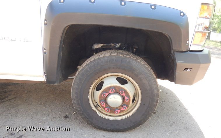 image for item IT9411 2016 Chevrolet Silverado 3500HD  Crew Cab tow truck