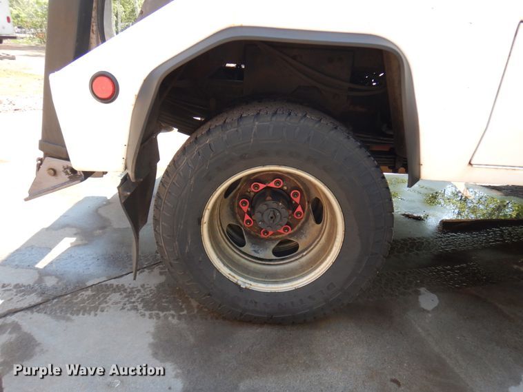 image for item IT9411 2016 Chevrolet Silverado 3500HD  Crew Cab tow truck