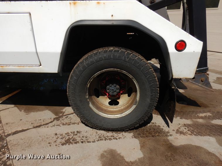 image for item IT9411 2016 Chevrolet Silverado 3500HD  Crew Cab tow truck