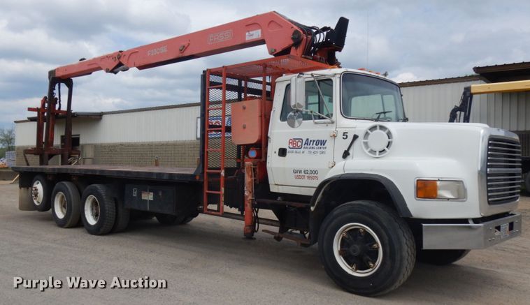 image for item IT9420 1995 Ford LTLS9000  crane truck