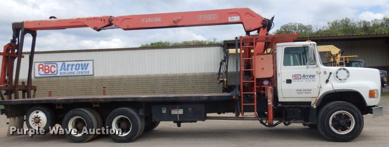 image for item IT9420 1995 Ford LTLS9000  crane truck