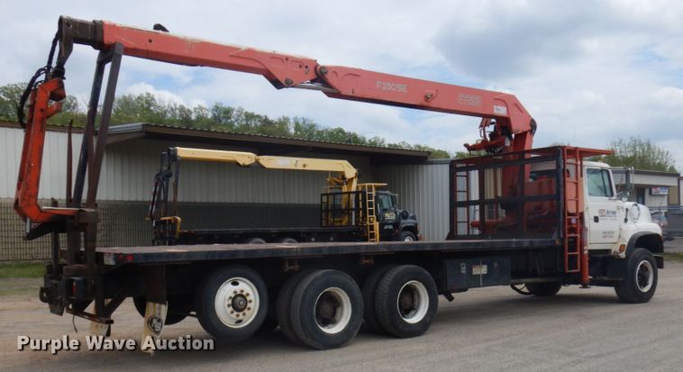 image for item IT9420 1995 Ford LTLS9000  crane truck