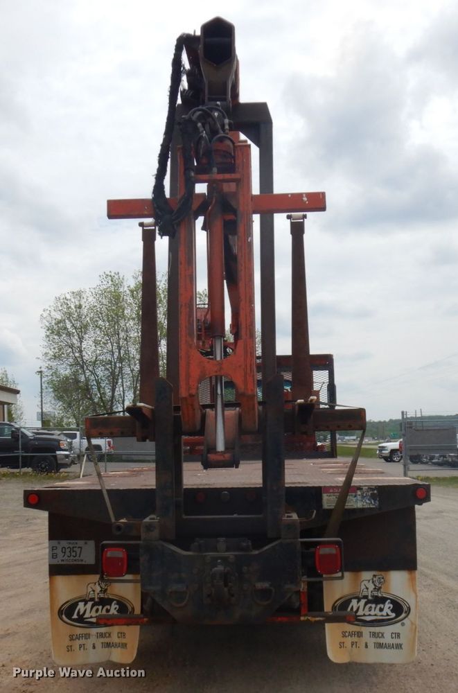 image for item IT9420 1995 Ford LTLS9000  crane truck