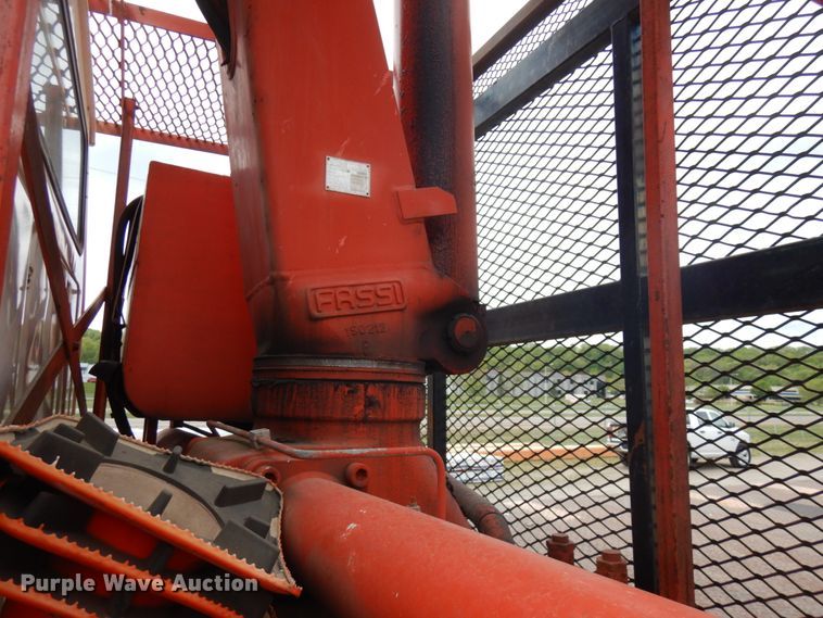 image for item IT9420 1995 Ford LTLS9000  crane truck