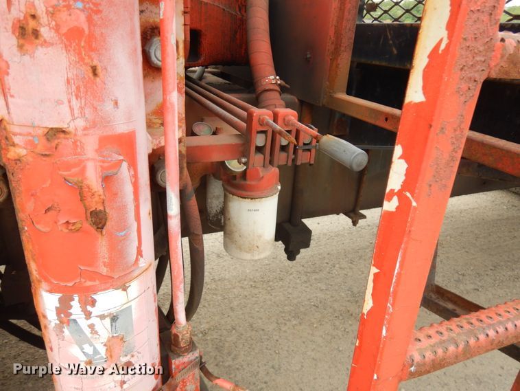 image for item IT9420 1995 Ford LTLS9000  crane truck