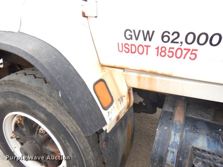 image for item IT9420 1995 Ford LTLS9000  crane truck