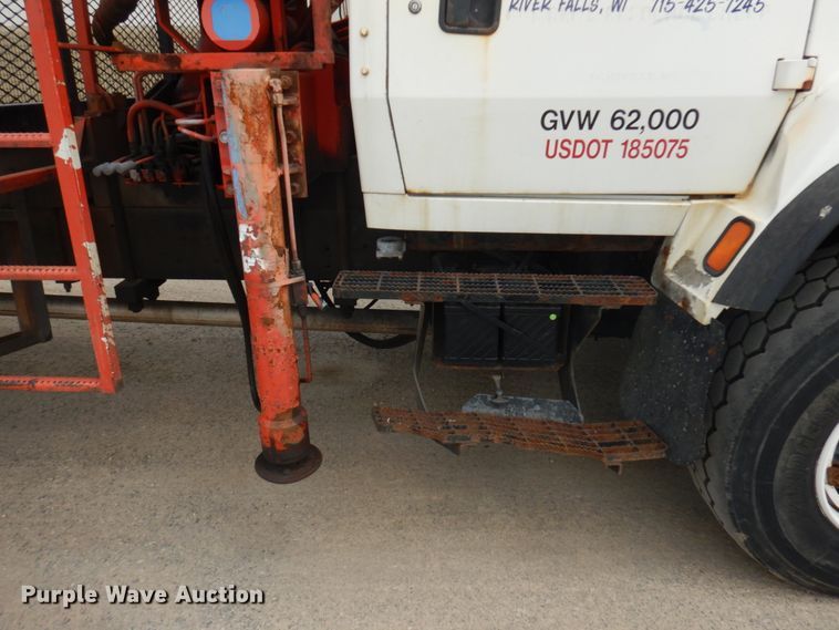 image for item IT9420 1995 Ford LTLS9000  crane truck