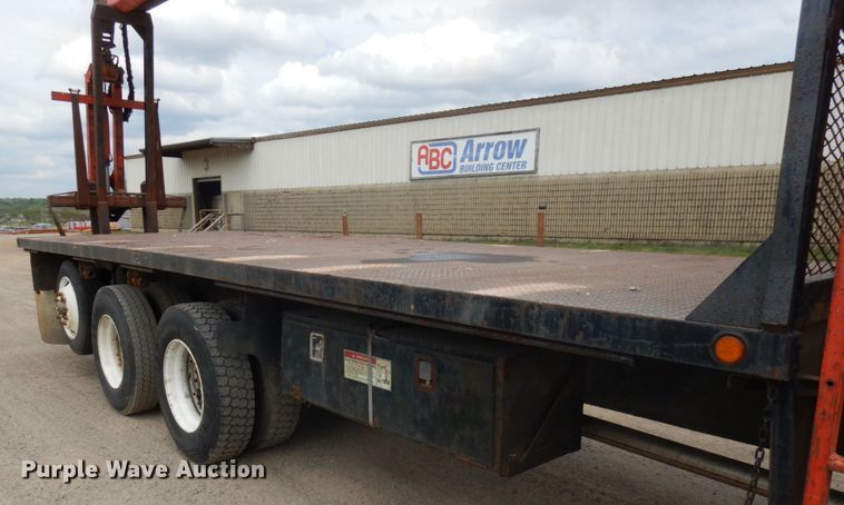 image for item IT9420 1995 Ford LTLS9000  crane truck