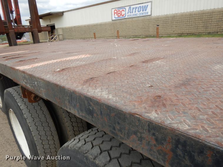 image for item IT9420 1995 Ford LTLS9000  crane truck