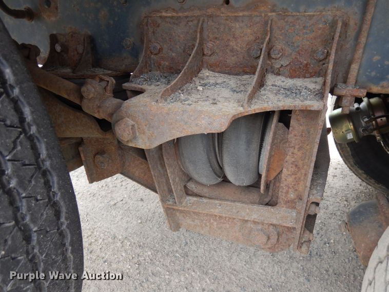 image for item IT9420 1995 Ford LTLS9000  crane truck